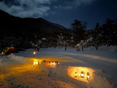 大人だけど雪遊び全振りキャンプ⛄️❄️🗿 白川郷ひらせ温泉キャンプサイト グループキャンプ フリーサイト ぐうたら夫婦さんのキャンプブログ CAMPiii（キャンピー） -キャンプ専用SNS キャンプのすべてがここに集まる-