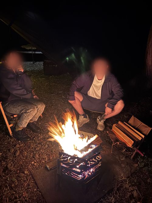 後輩夫婦おもてなしキャンプ。 デルフリキャンプ エンジョイドローン上山田キャンプ場 グループキャンプ 区画サイト あやぴーさんのキャンプブログ CAMPiii（キャンピー） -キャンプ専用SNS キャンプのすべてがここに集まる-