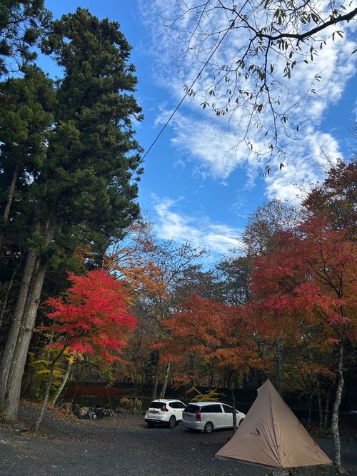 紅葉🍁キャンプ 山伏オートキャンプ場 ソロキャンプ グループキャンプ 区画サイト Genさんのキャンプブログ CAMPiii（キャンピー） -キャンプ専用SNS キャンプのすべてがここに集まる-