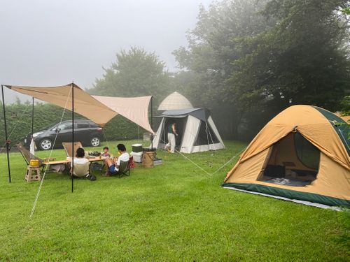 広いサイトでグルキャン ビラデスト 今津 グループキャンプ ファミリーキャンプ 区画サイト オートサイト ヨスケサンバジャロさんのキャンプブログ CAMPiii（キャンピー） -キャンプ専用SNS キャンプのすべてがここに集まる-