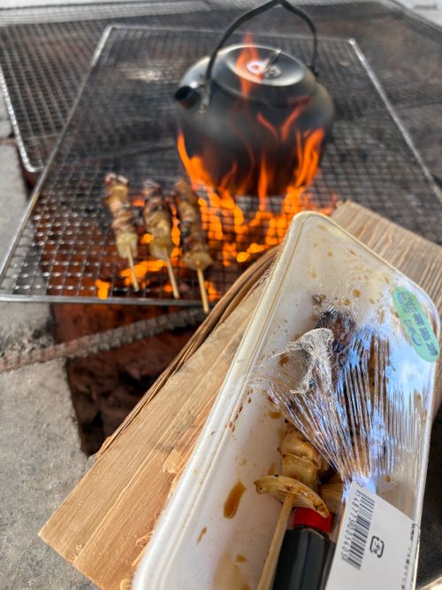 ねぎまの玉ねぎがいい感じで辛口 ソロキャンプ フリーサイト camping roll♪さんのキャンプブログ CAMPiii（キャンピー） -キャンプ専用SNS キャンプのすべてがここに集まる-