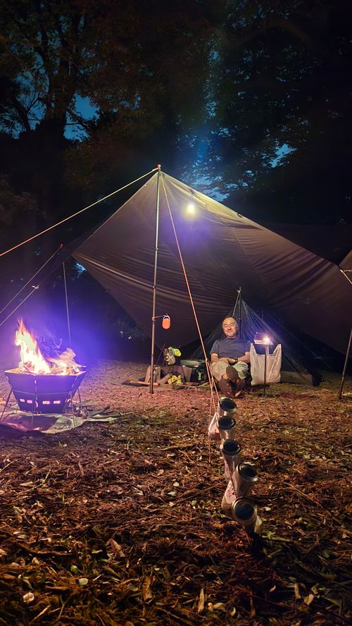 樹齢何年？という大きな木の下で&hellip; TSURUMAI CAMP PARK（ツルマイ キャンプ パーク） ソロキャンプ 区画サイト ke-nさんのキャンプブログ CAMPiii（キャンピー） -キャンプ専用SNS キャンプのすべてがここに集まる-