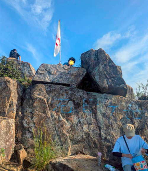 電車で行く🚃サウナキャンプ＆朝駆け登山の旅 Relax Village グループキャンプ 区画サイト NATSUさんのキャンプブログ CAMPiii（キャンピー） -キャンプ専用SNS キャンプのすべてがここに集まる-