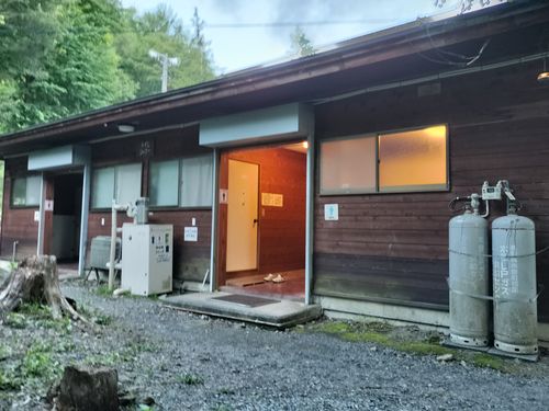 あの有名な無料キャンプ場の近くで、2025年4月から新体制でリスタートしたこの夏注目のお値打ちキャンプ場で避暑キャン1泊目ソロ(キャンプ場紹介もあるので長めです) 木曽駒オートキャンプ場 ソロキャンプ 区画サイト オートサイト たかたかぽんたさんのキャンプブログ CAMPiii(キャンピー) -キャンプ専用SNS キャンプのすべてがここに集まる-
