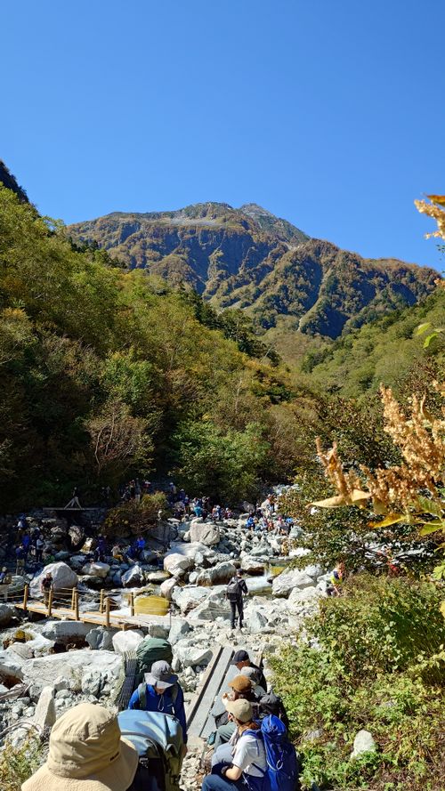 紅葉🍁登山 涸沢カール ソロキャンプ グループキャンプ フリーサイト まーささんのキャンプブログ CAMPiii（キャンピー） -キャンプ専用SNS キャンプのすべてがここに集まる-