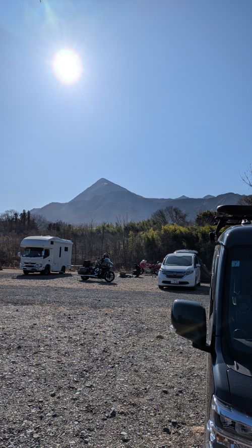 山散歩キャンプ ともえ川Park グループキャンプ 区画サイト オートサイト IZUIZUさんのキャンプブログ CAMPiii（キャンピー） -キャンプ専用SNS キャンプのすべてがここに集まる-