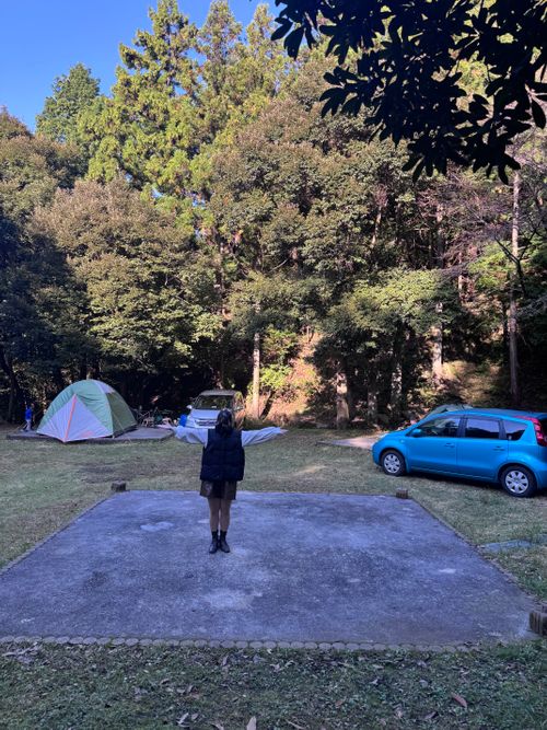 霜月最高のスタートキャンプ🫶 グランピングKAWASAKI懐かしの森 ファミリーキャンプ 区画サイト オートサイト はるかさんのキャンプブログ CAMPiii（キャンピー） -キャンプ専用SNS キャンプのすべてがここに集まる-