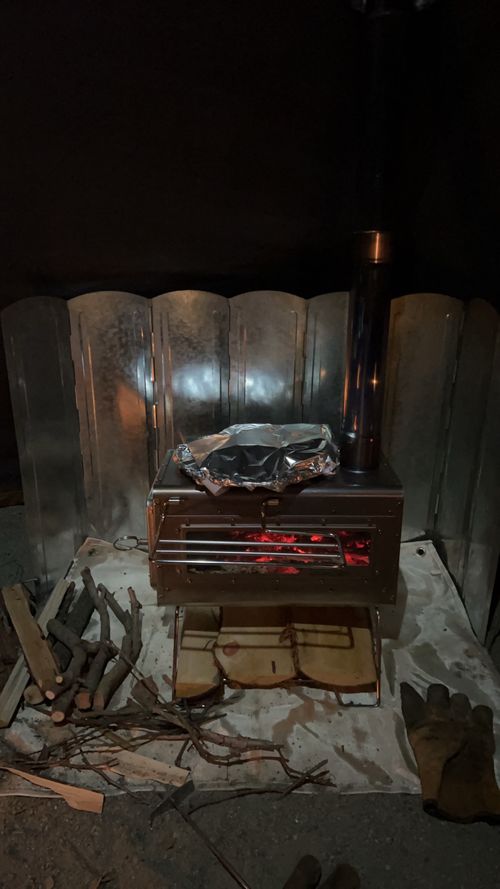 薪ストーブ　初インストール 火剣山キャンプ場 ソロキャンプ フリーサイト 区画サイト KABUTOさんのキャンプブログ CAMPiii（キャンピー） -キャンプ専用SNS キャンプのすべてがここに集まる-