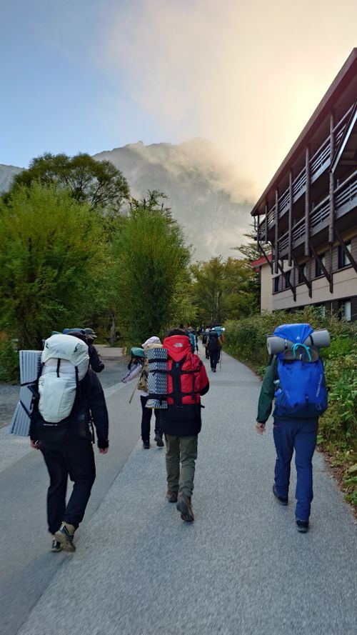紅葉🍁登山 涸沢カール ソロキャンプ グループキャンプ フリーサイト まーささんのキャンプブログ CAMPiii（キャンピー） -キャンプ専用SNS キャンプのすべてがここに集まる-