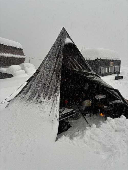 ゲレンデ内でマジの雪中初体験。 365 Green Village グループキャンプ フリーサイト あやぴーさんのキャンプブログ CAMPiii（キャンピー） -キャンプ専用SNS キャンプのすべてがここに集まる-