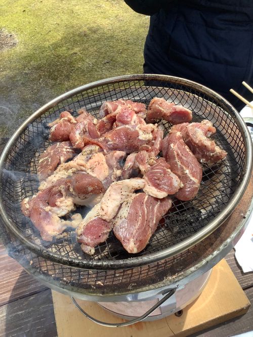 Vol.115 26/NO.05 今年も早速再開初日にお肉焼き焼きに行く‼️ 笛吹小屋キャンプ場 ソロキャンプ 区画サイト 🔥焚き火🔥さんのキャンプブログ CAMPiii（キャンピー） -キャンプ専用SNS キャンプのすべてがここに集まる-