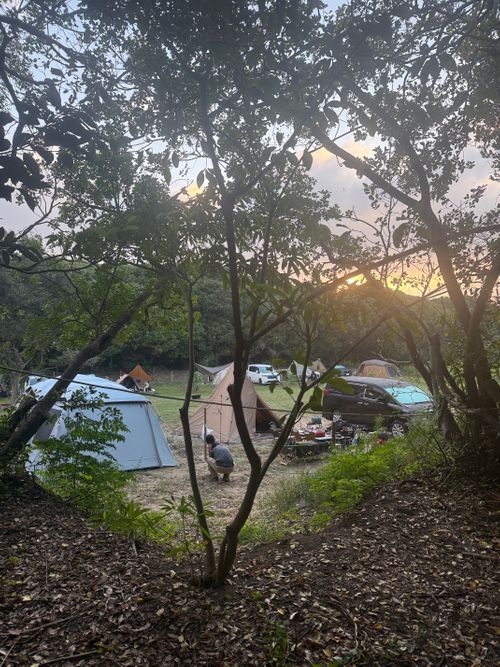 夕陽と花火と石像🗿と コースタルパークリトリート /Coastal Park RETREAT – RV & Campervan Site / ファミリーキャンプ グループキャンプ 区画サイト オートサイト moreAiさんのキャンプブログ CAMPiii（キャンピー） -キャンプ専用SNS キャンプのすべてがここに集まる-