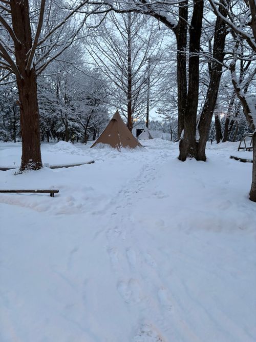 愛すべき同僚達とキャンプ🏕️初心者も安心 HOSOMINE BASE 細峯ベース グループキャンプ 区画サイト ぱぱちょさんのキャンプブログ CAMPiii（キャンピー） -キャンプ専用SNS キャンプのすべてがここに集まる-