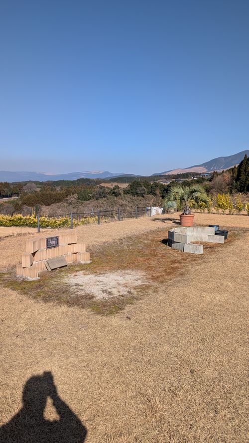 西海岸？🏄️いいえ、ここは西◯◯！ 阿蘇キャンプ Palm Park Adagio ソロキャンプ オートサイト ヒゲキャンさんのキャンプブログ CAMPiii（キャンピー） -キャンプ専用SNS キャンプのすべてがここに集まる-