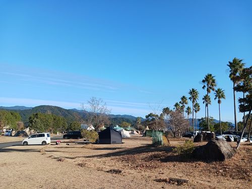 2025年 年越しキャンプ まぜのおかオートキャンプ場 体育館 ファミリーキャンプ キャンピングカー vios outdoor'sさんのキャンプブログ CAMPiii（キャンピー） -キャンプ専用SNS キャンプのすべてがここに集まる-