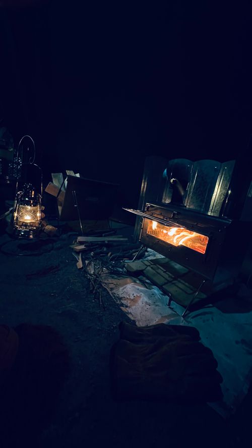 薪ストーブ　初インストール 火剣山キャンプ場 ソロキャンプ フリーサイト 区画サイト KABUTOさんのキャンプブログ CAMPiii（キャンピー） -キャンプ専用SNS キャンプのすべてがここに集まる-