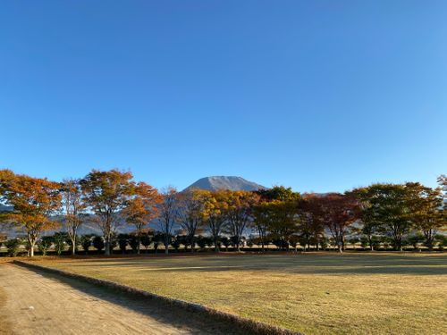 新幕から伊吹山を臨む グリーンパーク山東 ファミリーキャンプ 区画サイト だっちーさんのキャンプブログ CAMPiii（キャンピー） -キャンプ専用SNS キャンプのすべてがここに集まる-