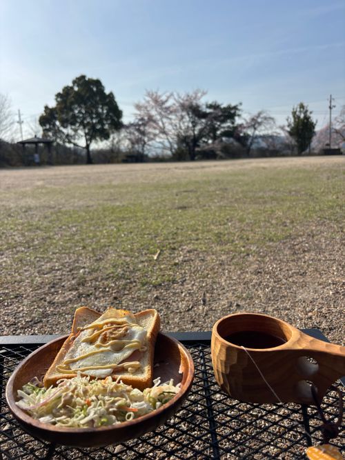 TOP画を『タヌキ』にしたら、メインがなくなるので『桜』にする！ くつわ池自然公園キャンプ場 ソロキャンプ フリーサイト とのさんのキャンプブログ CAMPiii（キャンピー） -キャンプ専用SNS キャンプのすべてがここに集まる-
