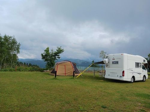 温泉を楽しみ、御岳と乗鞍を望む標高1400mの絶景キャンプで秋を食らう【Day1】寒い(*_*; N.A.O.高山すずらん高原キャンプ場 ファミリーキャンプ オートサイト キャンピングカー vios outdoor'sさんのキャンプブログ CAMPiii(キャンピー) -キャンプ専用SNS キャンプのすべてがここに集まる-