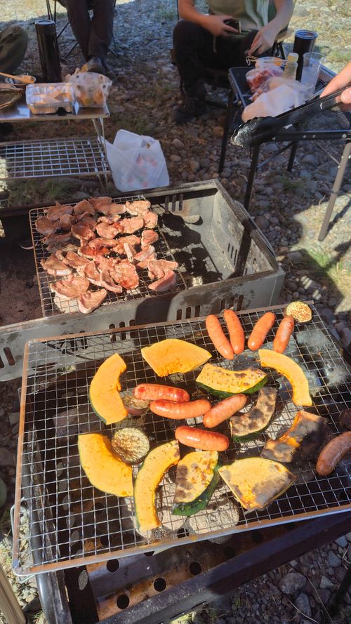 初の野営🏕️！ 中津川河川敷 グループキャンプ フリーサイト オートサイト カッツさんのキャンプブログ CAMPiii（キャンピー） -キャンプ専用SNS キャンプのすべてがここに集まる-