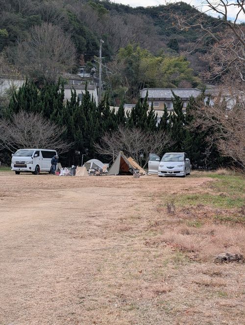 今年最後のオッサン3人キャンプ クレセントビーチ海浜公園キャンプ場 グループキャンプ 区画サイト ともっちさんのキャンプブログ CAMPiii（キャンピー） -キャンプ専用SNS キャンプのすべてがここに集まる-