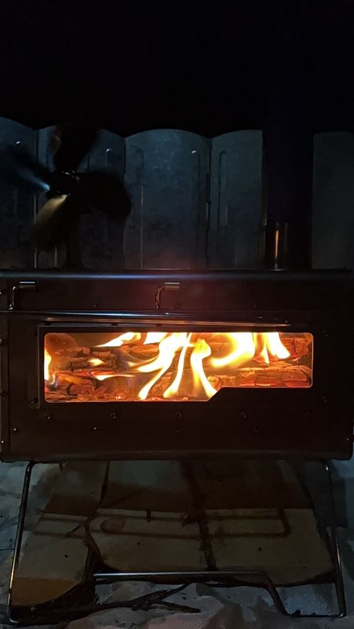 薪ストーブ　初インストール 火剣山キャンプ場 ソロキャンプ フリーサイト 区画サイト KABUTOさんのキャンプブログ CAMPiii（キャンピー） -キャンプ専用SNS キャンプのすべてがここに集まる-