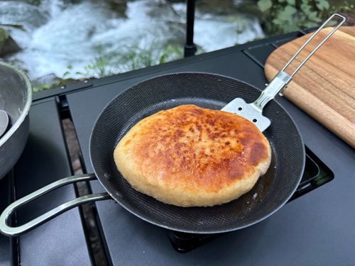 チーズナン焼いてみた🧀 やぐら沢キャンプ場 ソロキャンプ 区画サイト オートサイト かとかとさんのキャンプブログ CAMPiii（キャンピー） -キャンプ専用SNS キャンプのすべてがここに集まる-