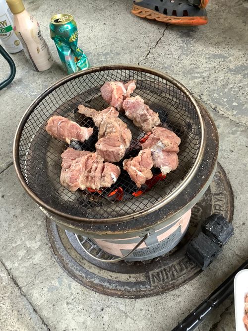 Vol.118 26/NO.08 生憎の雨の中でも倉庫でやった恒例のBBQ会‼️ ソロキャンプ 🔥焚き火🔥さんのキャンプブログ CAMPiii（キャンピー） -キャンプ専用SNS キャンプのすべてがここに集まる-
