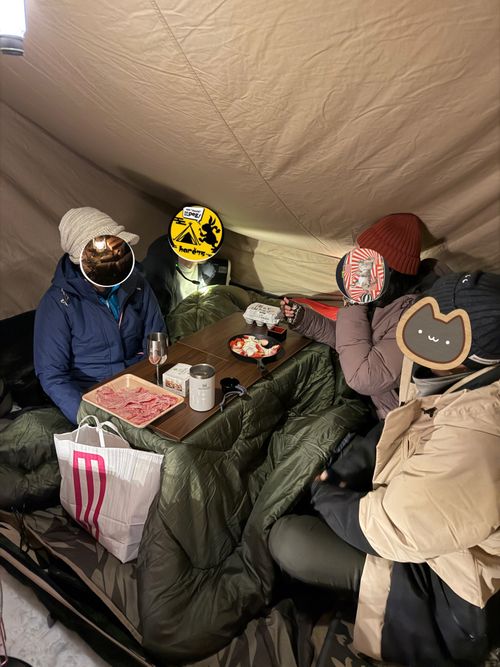 大人だけど雪遊び全振りキャンプ⛄️❄️🗿 白川郷ひらせ温泉キャンプサイト グループキャンプ フリーサイト ぐうたら夫婦さんのキャンプブログ CAMPiii（キャンピー） -キャンプ専用SNS キャンプのすべてがここに集まる-