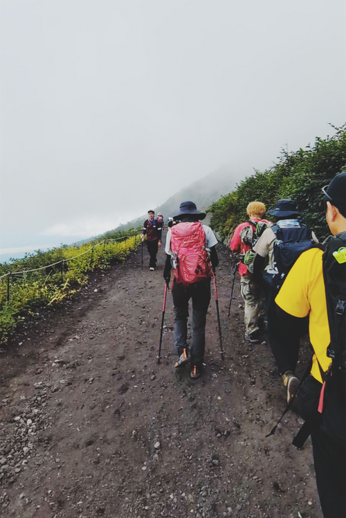 日本最高峰で奇跡のフルコンボ😍皆既月食・ご来光・影富士の富士山登山 富士山 グループキャンプ NATSUさんのキャンプブログ CAMPiii（キャンピー） -キャンプ専用SNS キャンプのすべてがここに集まる-