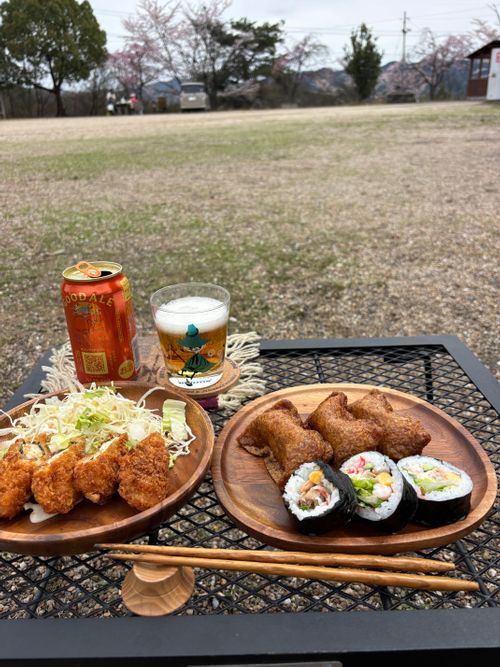 TOP画を『タヌキ』にしたら、メインがなくなるので『桜』にする！ くつわ池自然公園キャンプ場 ソロキャンプ フリーサイト とのさんのキャンプブログ CAMPiii（キャンピー） -キャンプ専用SNS キャンプのすべてがここに集まる-