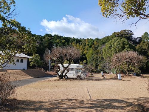2025年 年越しキャンプ まぜのおかオートキャンプ場 体育館 ファミリーキャンプ キャンピングカー vios outdoor'sさんのキャンプブログ CAMPiii（キャンピー） -キャンプ専用SNS キャンプのすべてがここに集まる-