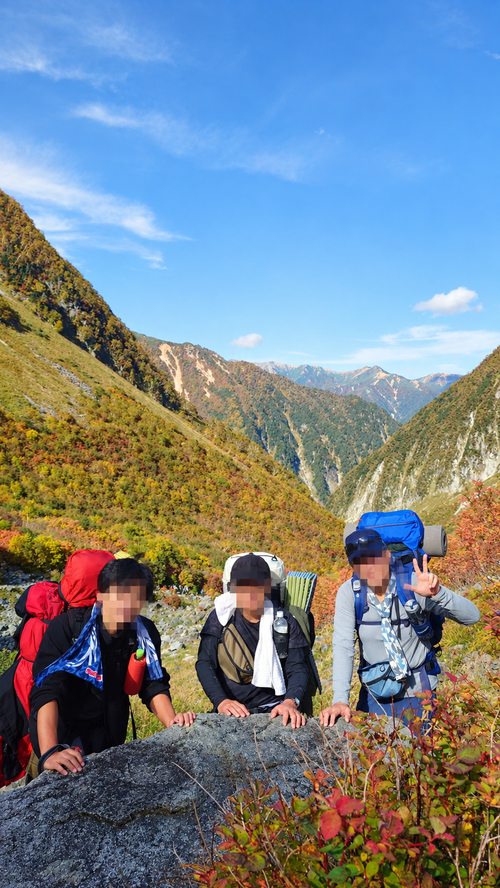 紅葉🍁登山 涸沢カール ソロキャンプ グループキャンプ フリーサイト まーささんのキャンプブログ CAMPiii（キャンピー） -キャンプ専用SNS キャンプのすべてがここに集まる-