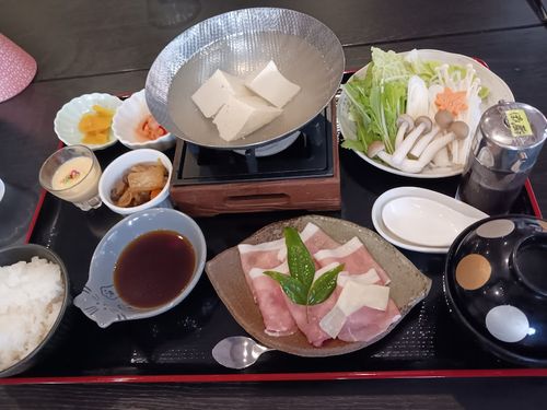 温泉を楽しみ、御岳と乗鞍を望む標高1400mの絶景キャンプで秋を食らう【Day1】寒い(*_*; N.A.O.高山すずらん高原キャンプ場 ファミリーキャンプ オートサイト キャンピングカー vios outdoor'sさんのキャンプブログ CAMPiii(キャンピー) -キャンプ専用SNS キャンプのすべてがここに集まる-