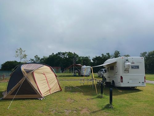 温泉を楽しみ、御岳と乗鞍を望む標高1400mの絶景キャンプで秋を食らう【Day1】寒い(*_*; N.A.O.高山すずらん高原キャンプ場 ファミリーキャンプ オートサイト キャンピングカー vios outdoor'sさんのキャンプブログ CAMPiii(キャンピー) -キャンプ専用SNS キャンプのすべてがここに集まる-