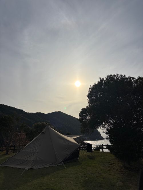 絶景 須佐湾エコロジーキャンプ場 ファミリーキャンプ 区画サイト まるとらさんのキャンプブログ CAMPiii（キャンピー） -キャンプ専用SNS キャンプのすべてがここに集まる-