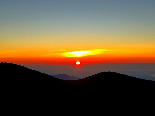 日本最高峰で奇跡のフルコンボ😍皆既月食・ご来光・影富士の富士山登山 富士山 グループキャンプ NATSUさんのキャンプブログ CAMPiii（キャンピー） -キャンプ専用SNS キャンプのすべてがここに集まる-