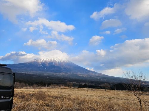 ブラックしゅーたん 富士高原トマトフィールド グループキャンプ フリーサイト オートサイト IZUIZUさんのキャンプブログ CAMPiii（キャンピー） -キャンプ専用SNS キャンプのすべてがここに集まる-