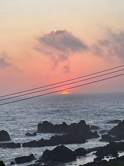 酒蔵で調達した酒のアテは、夕日が調味料の鮮魚と馬刺し 御所の台オートキャンプ場 ファミリーキャンプ フリーサイト ロコCamp0828さんのキャンプブログ CAMPiii（キャンピー） -キャンプ専用SNS キャンプのすべてがここに集まる-