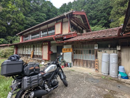 帰省からの戻りキャンツー旅② 鳳来の森 ソロキャンプ 区画サイト 週末スナフキンさんのキャンプブログ CAMPiii（キャンピー） -キャンプ専用SNS キャンプのすべてがここに集まる-