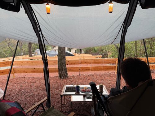 雨だ🌧キャンプに行こう🏕 やはずの森倶楽部 ファミリーキャンプ オートサイト ぐうたら夫婦さんのキャンプブログ CAMPiii（キャンピー） -キャンプ専用SNS キャンプのすべてがここに集まる-