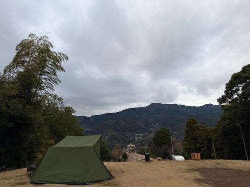 25納めは突然のお別れありの温泉キャン 湯河原温泉キャンプ場 ソロキャンプ 区画サイト Takadaさんのキャンプブログ CAMPiii（キャンピー） -キャンプ専用SNS キャンプのすべてがここに集まる-