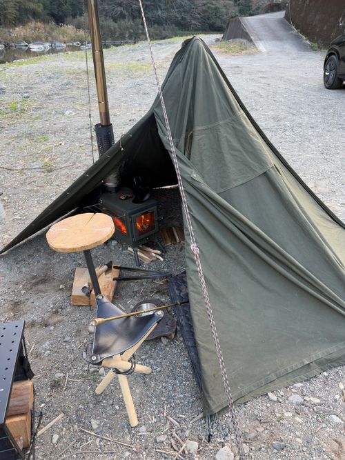 薪ストーブ🔥のある軍幕キャンプ🪖 前川キャンプ場 ソロキャンプ フリーサイト camping roll♪さんのキャンプブログ CAMPiii（キャンピー） -キャンプ専用SNS キャンプのすべてがここに集まる-