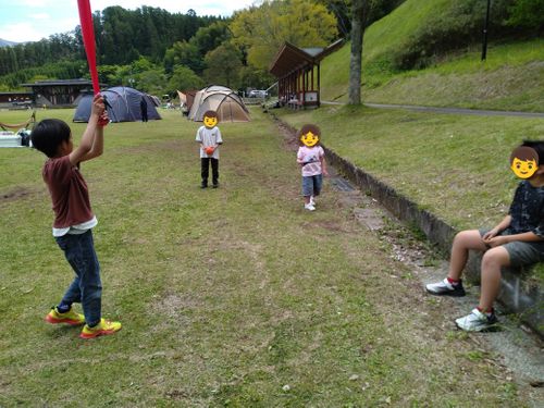 Sさんファミリーとこどもの日キャンプ🎏 （一財）学びやの里／木魂館キャンプ場 ファミリーキャンプ グループキャンプ フリーサイト ヒゲキャンさんのキャンプブログ CAMPiii（キャンピー） -キャンプ専用SNS キャンプのすべてがここに集まる-
