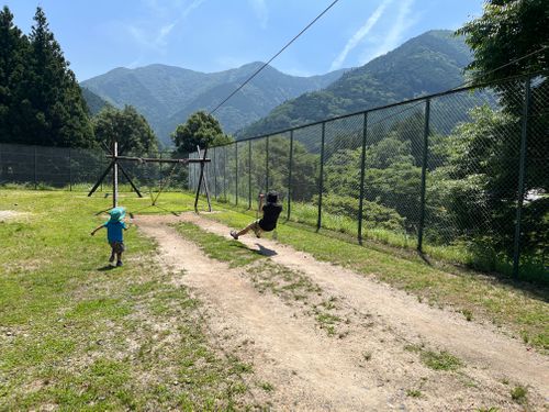 川遊びを楽しみに、かもしかオートキャンプ場へ かもしかオートキャンプ場 ファミリーキャンプ オートサイト 区画サイト ヨスケサンバジャロさんのキャンプブログ CAMPiii(キャンピー) -キャンプ専用SNS キャンプのすべてがここに集まる-