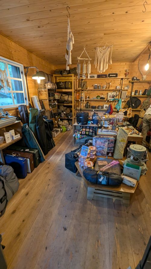 クワガタ探しにクヌギの森へ🌲 CAMP×WOODS ファミリーキャンプ 区画サイト オートサイト ヒゲキャンさんのキャンプブログ CAMPiii（キャンピー） -キャンプ専用SNS キャンプのすべてがここに集まる-