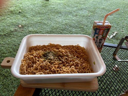 旅する古本屋〜猫のお告げは樹の下で〜 HOSOMINE BASE 細峯ベース ソロキャンプ 区画サイト ぱぱちょさんのキャンプブログ CAMPiii(キャンピー) -キャンプ専用SNS キャンプのすべてがここに集まる-