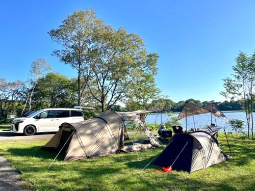ロケーション最高のプレミアムプライベートサイト🏕️ 大沼フィッシングパーク (大沼野営場) ファミリーキャンプ グループキャンプ 区画サイト オートサイト Train Photographer TAKAさんのキャンプブログ CAMPiii（キャンピー） -キャンプ専用SNS キャンプのすべてがここに集まる-
