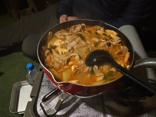 愛すべき同僚達とキャンプ🏕️初心者も安心 HOSOMINE BASE 細峯ベース グループキャンプ 区画サイト ぱぱちょさんのキャンプブログ CAMPiii（キャンピー） -キャンプ専用SNS キャンプのすべてがここに集まる-