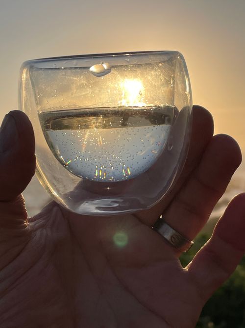 酒蔵で調達した酒のアテは、夕日が調味料の鮮魚と馬刺し 御所の台オートキャンプ場 ファミリーキャンプ フリーサイト ロコCamp0828さんのキャンプブログ CAMPiii（キャンピー） -キャンプ専用SNS キャンプのすべてがここに集まる-